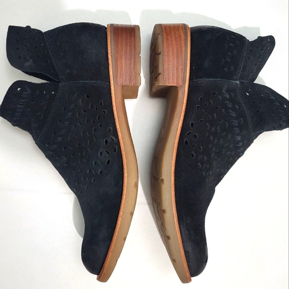 SÖFFT Brinkley Laser Cut Leather Bootie Black Suede 7.5M | Never Worn Out - Picture 1 of 5